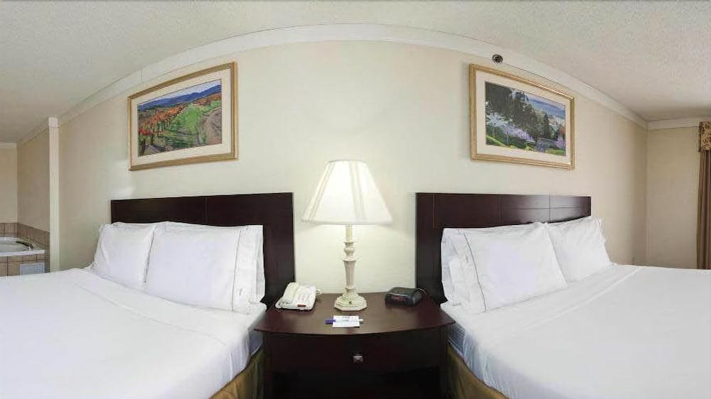 Holiday Inn Express Hotel & Suites Plainview By Ihg Extérieur photo