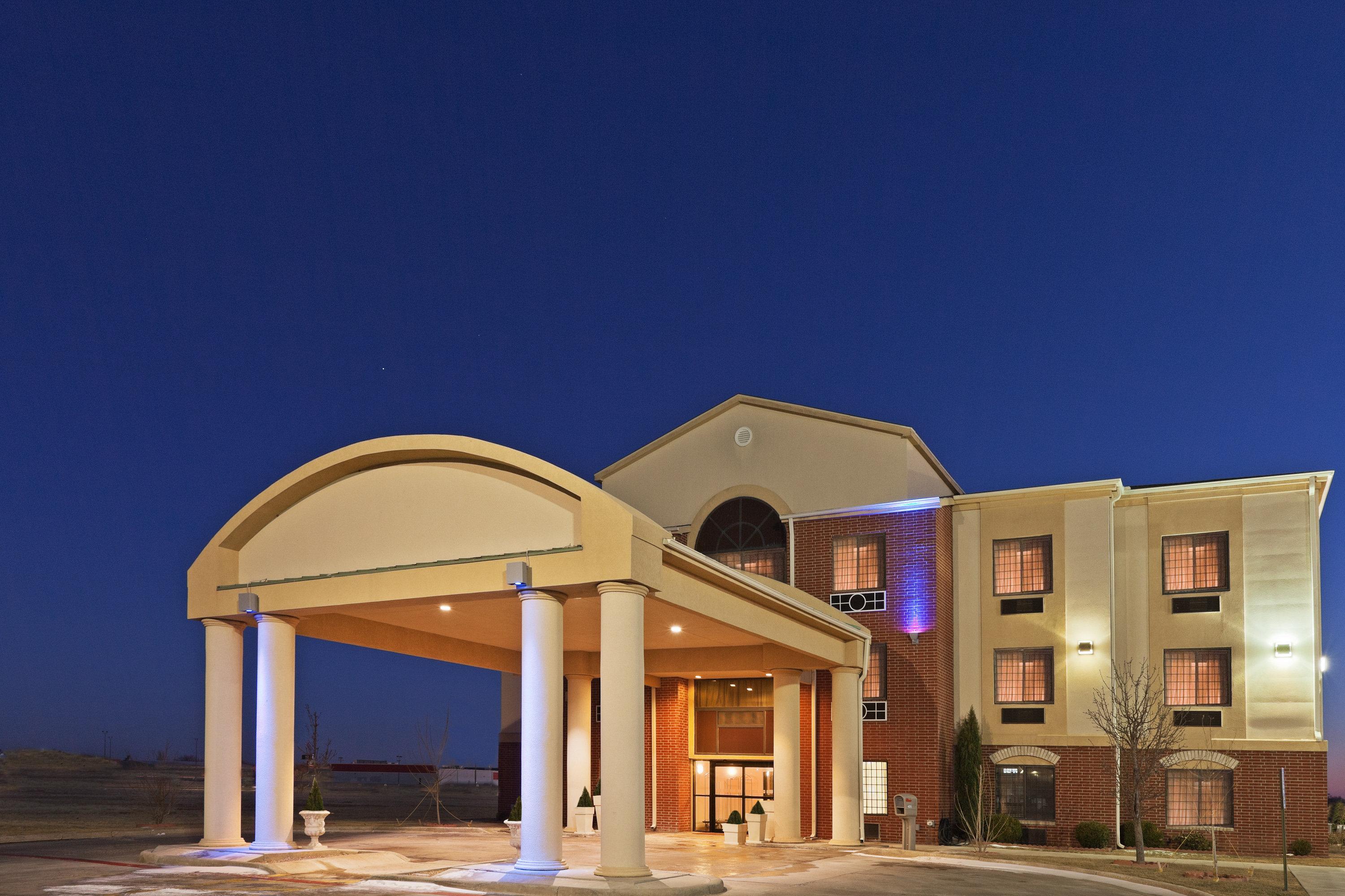 Holiday Inn Express Hotel & Suites Plainview By Ihg Extérieur photo