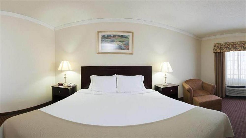 Holiday Inn Express Hotel & Suites Plainview By Ihg Extérieur photo